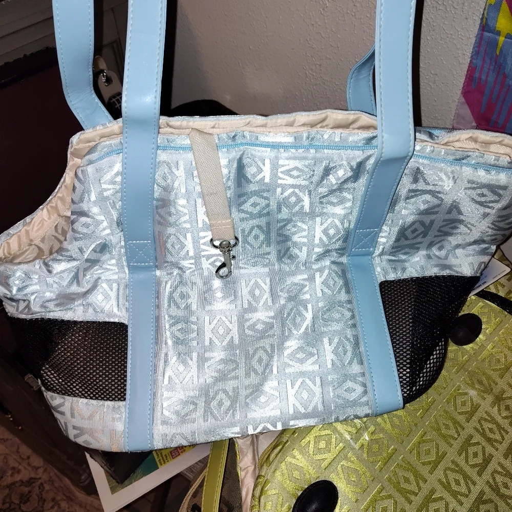 Dog carrier